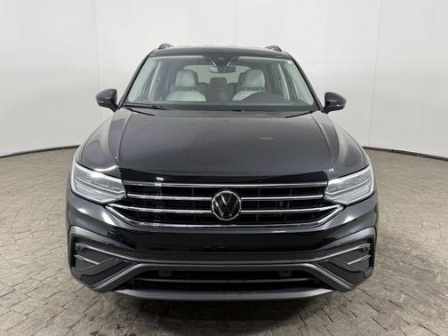 Deep Black Pearl 2024 Volkswagen Tiguan 2.0T S