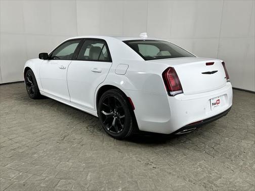 2023 Chrysler 300 Touring