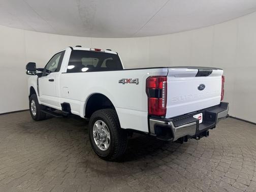 Oxford White 2026 Ford F-350 XLT