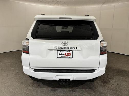 2022 Toyota 4Runner SR5