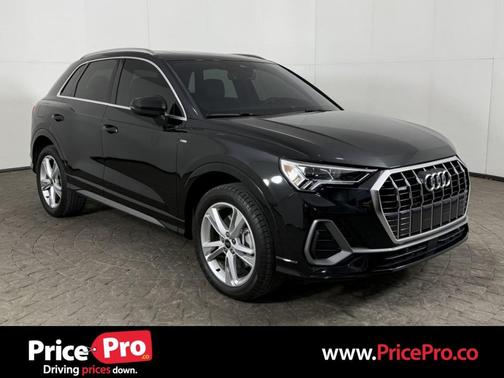 Mythos Black Metallic 2024 Audi Q3 S line Premium
