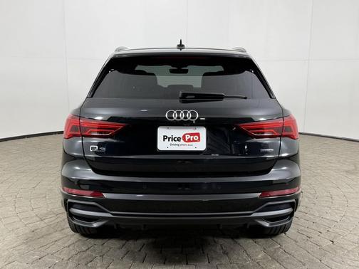 Mythos Black Metallic 2024 Audi Q3 S line Premium