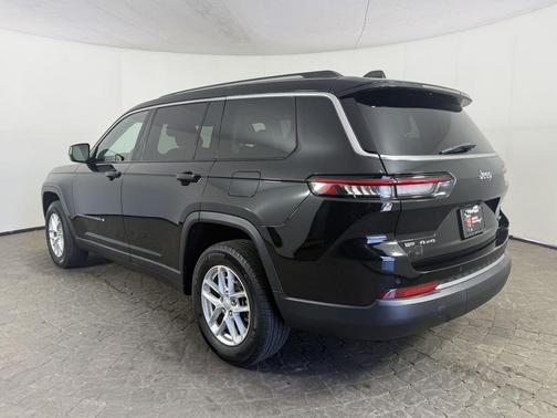 Diamond Black Crystal Pearlcoat 2023 Jeep Grand Cherokee L Laredo