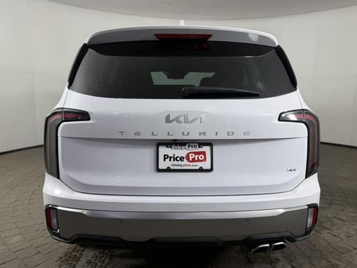 2025 Kia Telluride EX AWD w/2nd Row Captain Chairs