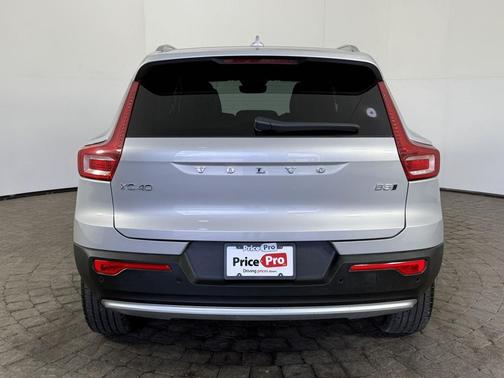 SILVER 2025 Volvo XC40 Plus Bright Theme