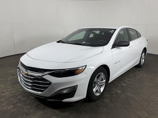 Summit White 2025 Chevrolet Malibu 1LS