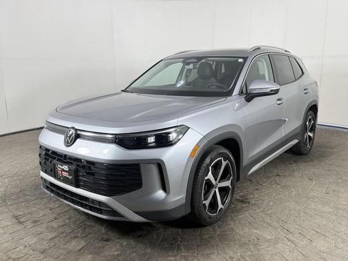 Pyrite Silver Metallic 2026 Volkswagen Tiguan 2.0T SE