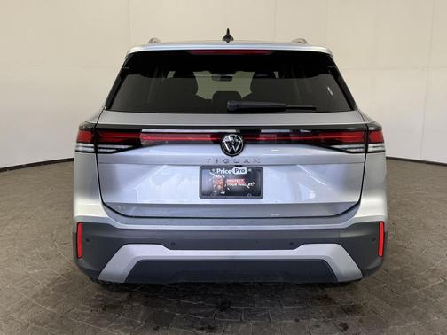 Pyrite Silver Metallic 2026 Volkswagen Tiguan 2.0T SE