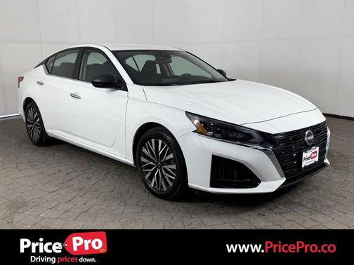 Pearl White Tricoat 2025 Nissan Altima SV