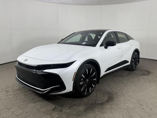 Oxygen White 2026 Toyota Crown Platinum AWD (Natl)