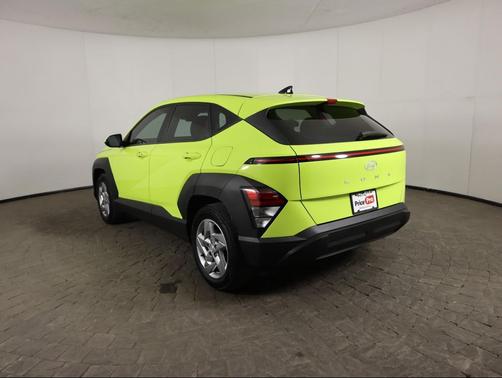2025 Hyundai KONA SE
