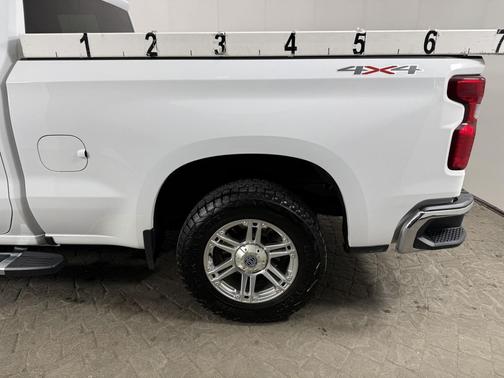 Summit White 2024 Chevrolet Silverado 1500 LT