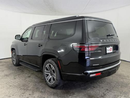 Diamond Black Crystal Pearlcoat 2023 Jeep Wagoneer 4x4