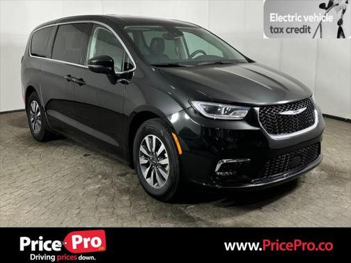 2023 Chrysler Pacifica Hybrid Touring L