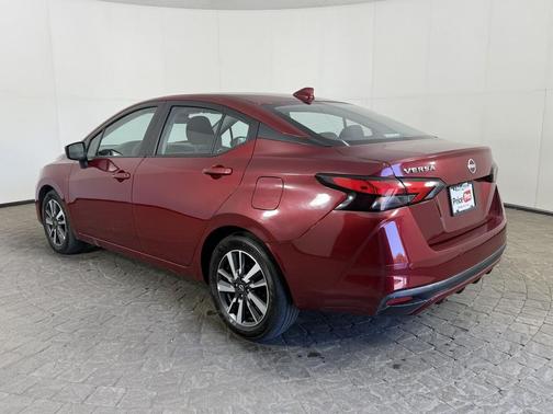 Scarlet Ember Tintcoat 2025 Nissan Versa 1.6 SV