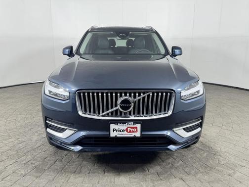 2025 Volvo XC90 B5 Core