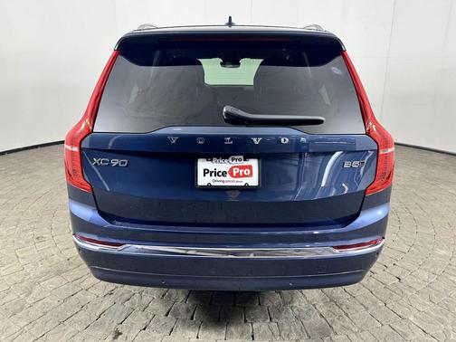 2025 Volvo XC90 B5 Core