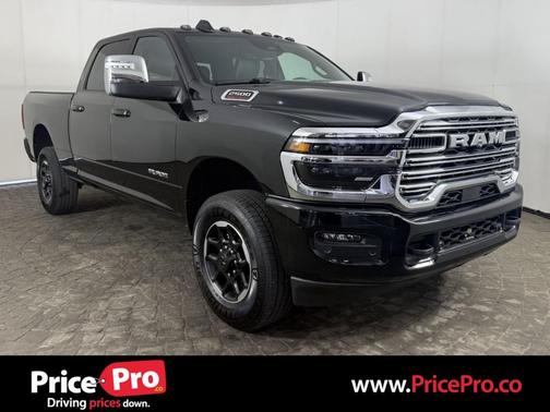Diamond Black Crystal Pearlcoat 2026 RAM 2500 Laramie 4x4 Crew Cab 6'4 Box