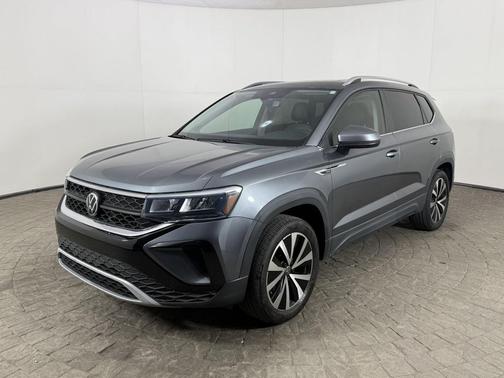 Platinum Gray Metallic 2023 Volkswagen Taos SE 4MOTION *Ltd Avail*