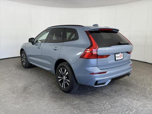 2024 Volvo XC60 B5 Core Dark Theme