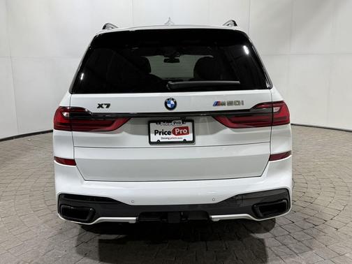 2021 BMW X7 M50i