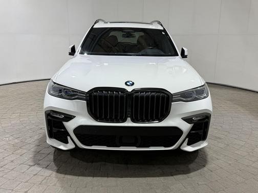 2021 BMW X7 M50i