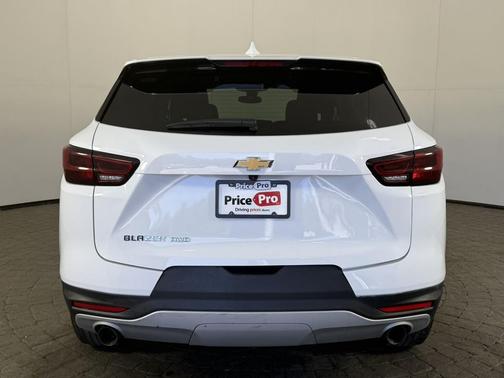 Summit White 2025 Chevrolet Blazer 2LT