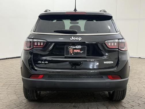 Diamond Black Crystal Pearlcoat 2026 Jeep Compass Latitude