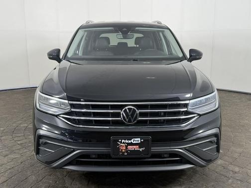Deep Black Pearl 2023 Volkswagen Tiguan 2.0T SE 4MOTION
