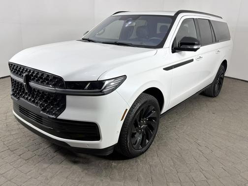 Pristine White Metallic Tri-Coat 2025 Lincoln Navigator L Reserve