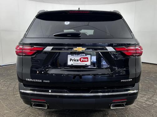 Mosaic Black Metallic 2023 Chevrolet Traverse Premier
