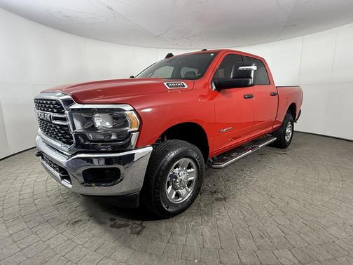 2024 RAM 2500 Big Horn 4x4 Crew Cab 6'4 Box