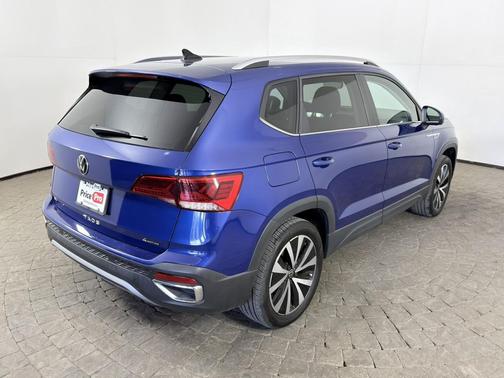 Dusk Blue Metallic 2023 Volkswagen Taos SE 4MOTION