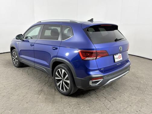 Dusk Blue Metallic 2023 Volkswagen Taos SE 4MOTION