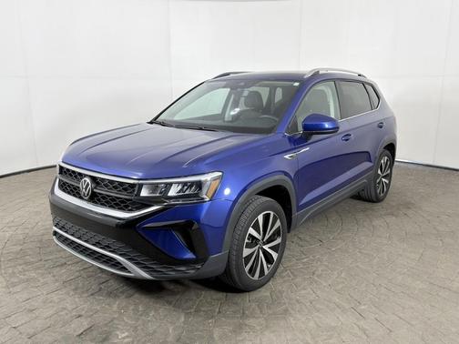 Dusk Blue Metallic 2023 Volkswagen Taos SE 4MOTION