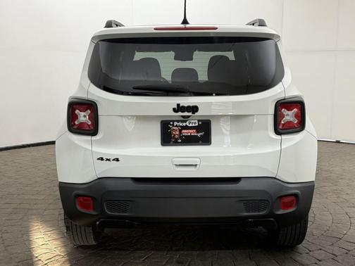 Alpine White Clearcoat 2022 Jeep Renegade Altitude