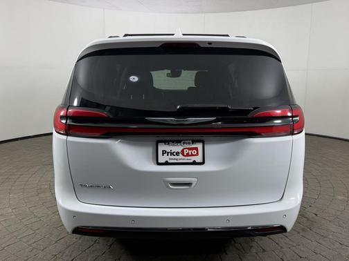 2021 Chrysler Pacifica Touring FWD