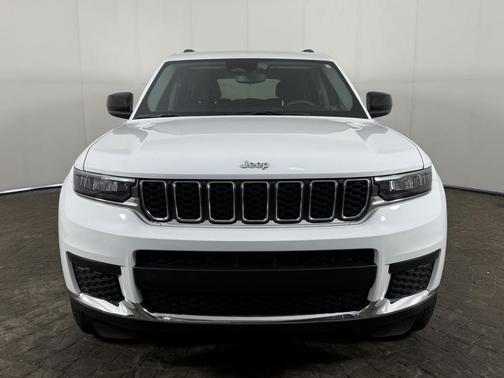 Bright White Clearcoat 2023 Jeep Grand Cherokee L Laredo