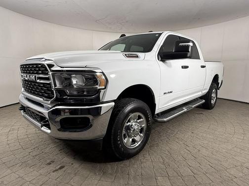 2024 RAM 2500 Big Horn 4x4 Crew Cab 6'4 Box