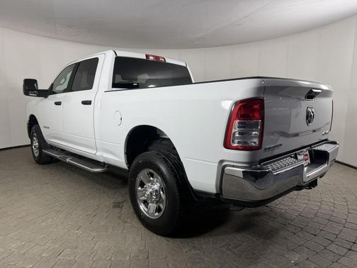 2024 RAM 2500 Big Horn 4x4 Crew Cab 6'4 Box