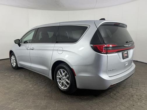 Silver Mist Clearcoat 2024 Chrysler Pacifica Touring L