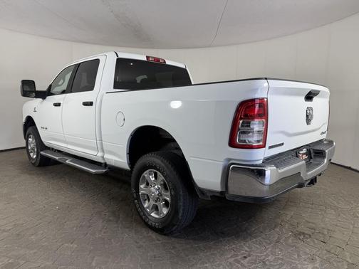 Bright White Clearcoat 2024 RAM 2500 Big Horn Crew Cab 4x4 6'4' Box