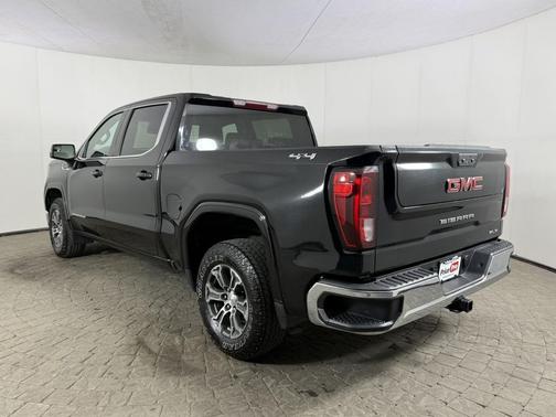 Onyx Black 2023 GMC Sierra 1500 SLE
