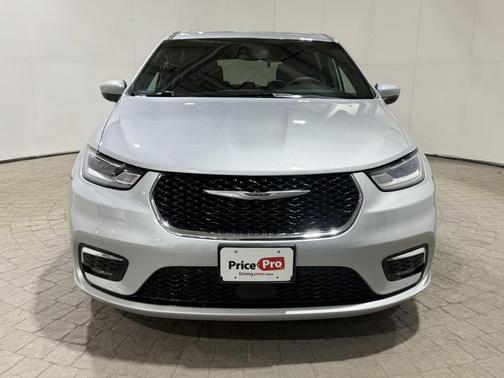 2023 Chrysler Pacifica Touring FWD