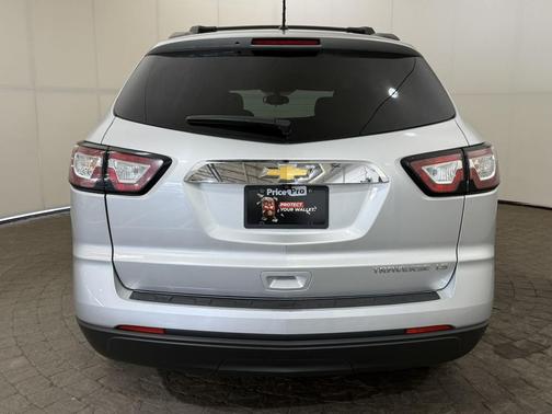 Silver Ice Metallic 2014 Chevrolet Traverse LS