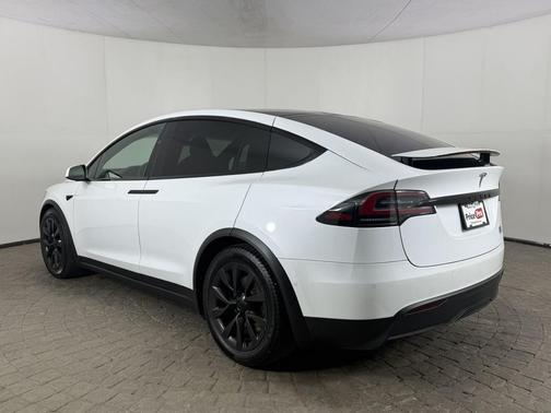 Pearl White Multi-Coat 2022 Tesla Model X Plaid