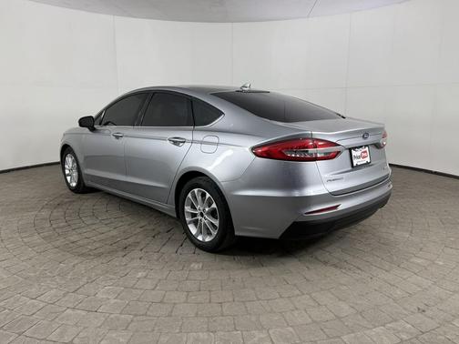 2020 Ford Fusion SE FWD