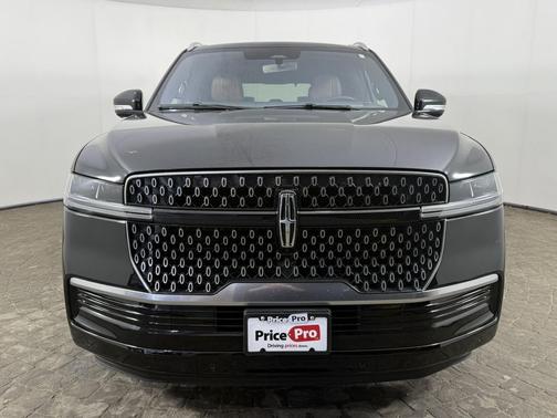 Infinite Black Metallic Clearcoat 2025 Lincoln Navigator Reserve