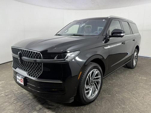 Infinite Black Metallic Clearcoat 2025 Lincoln Navigator Reserve