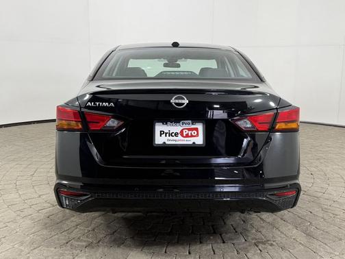 Super Black 2025 Nissan Altima SV FWD